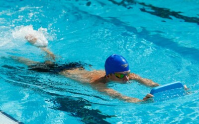 Ejercicios para glúteos que puedes hacer en la piscina