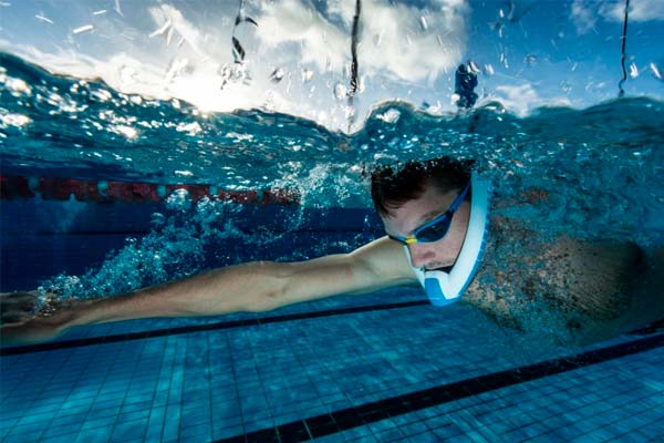 Nadar con snorkel frontal 
