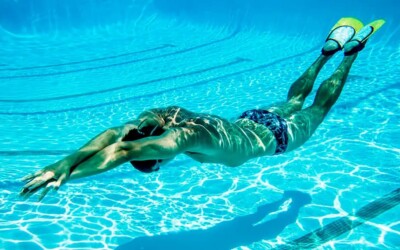 7 reglas que debes seguir para nadar de manera segura